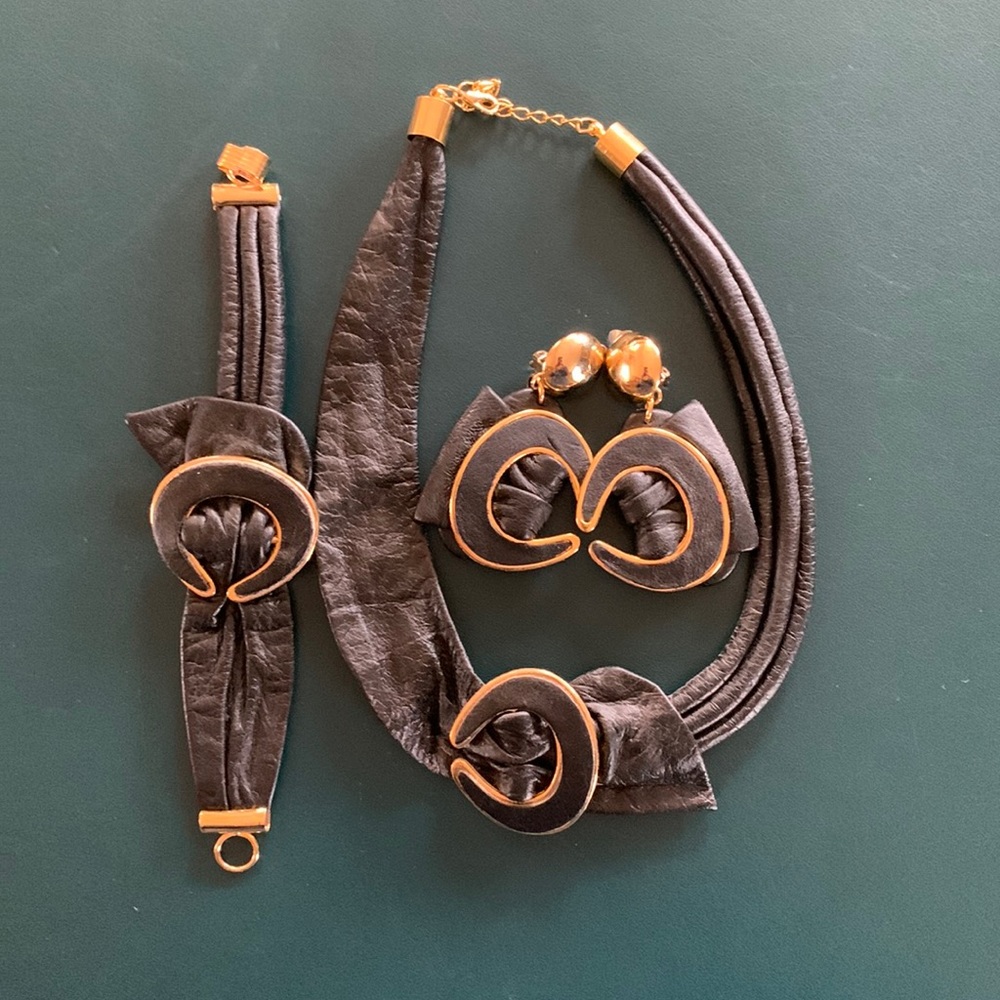 Stunning vintage leather & gold tone ‘80’s choker, bracelet& earrings from Paris